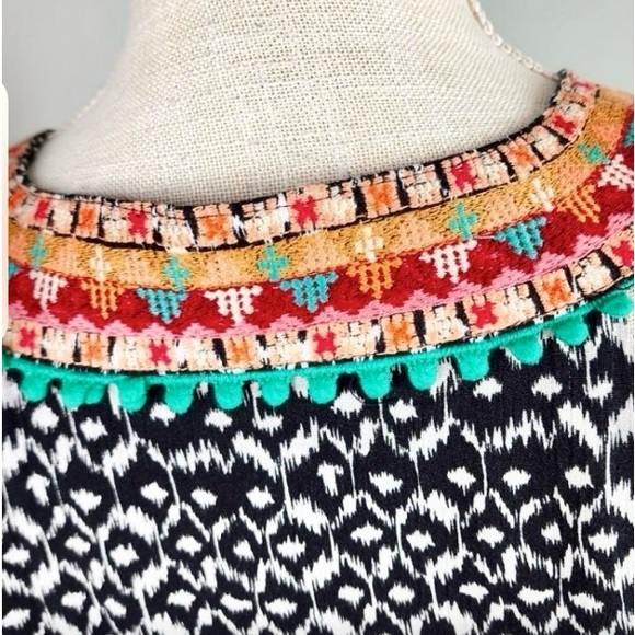 Gorgeous Scoop-Neck colorful Embroidered THML Rayon Latin- feeling summer dress - Picture 7 of 9